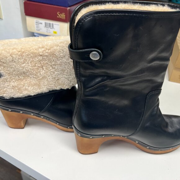 UGG Shoes - UGG Australia Women's Lynnea II Sheepskin Clog Boots Size US 8
